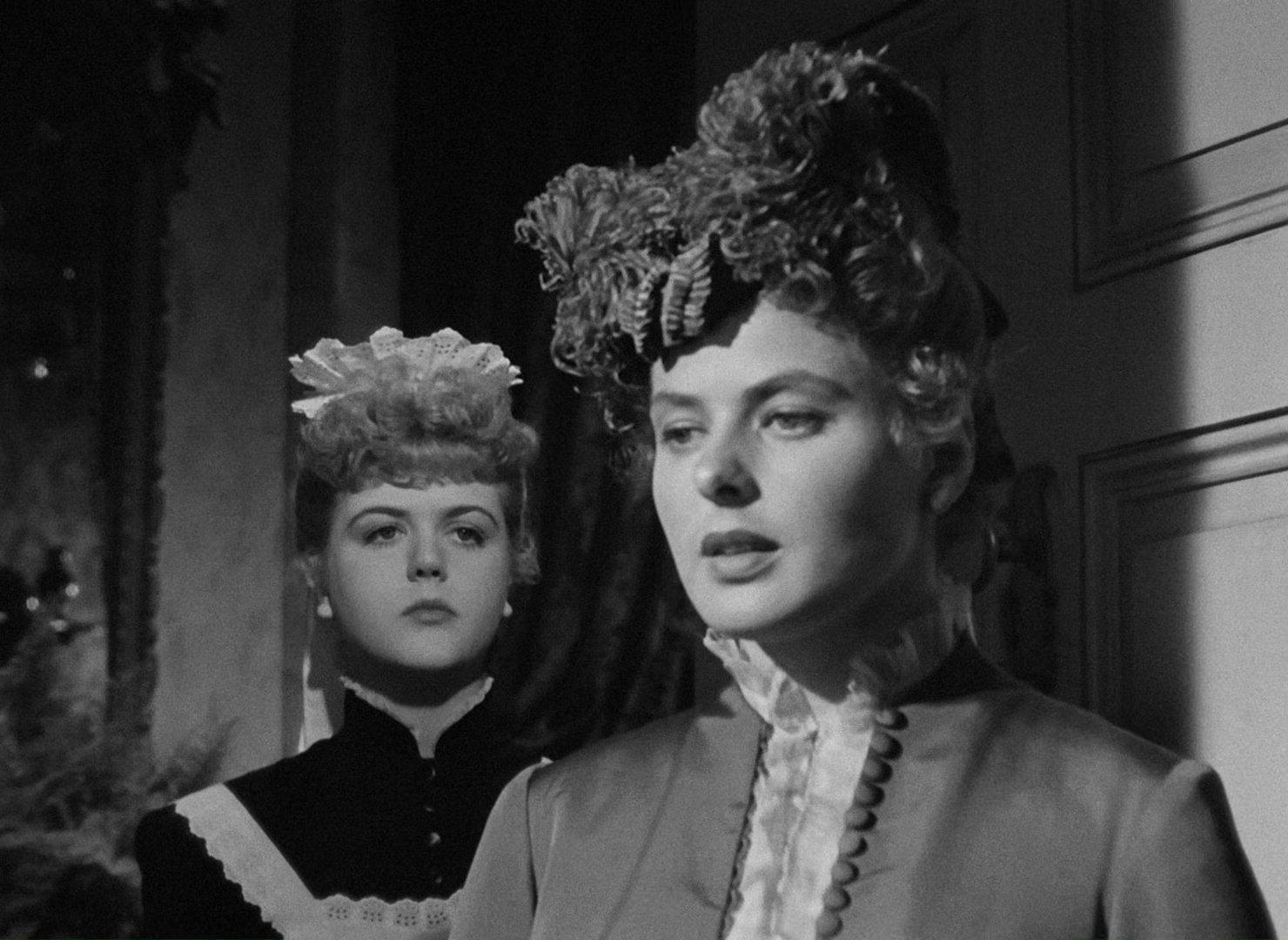 Gaslight (1944) - Movie Stills and Screencaps at Cinematic Freeze