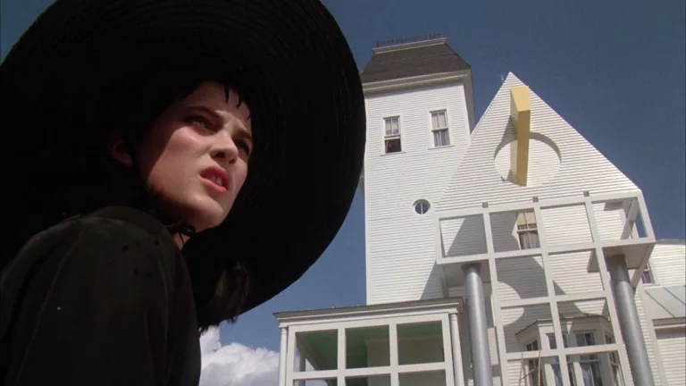 Beetlejuice (1988): A grotesque comedy of the afterlife