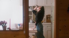 Take-me-out-to-the-snowland-1987-stills-04