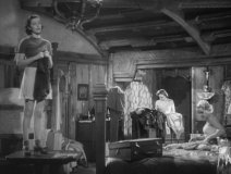 The-Lady-Vanishes-1938-stills-05